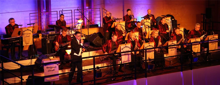 Gruppenfoto der Mitglieder der Wolfgang Steubl BigBand